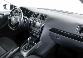 Подержанный автомобиль Volkswagen Jetta Sedan 2018 года (5 фото)
