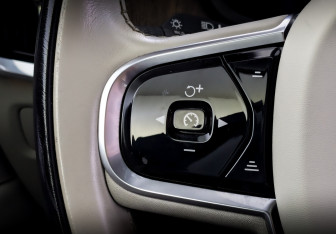 Подержанный автомобиль Volvo S90 2021 года (29 фото)