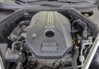 Подержанный автомобиль Kia Stinger 2023 года (9 фото)