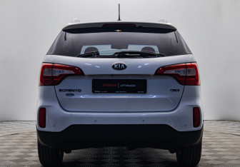 Подержанный автомобиль Kia Sorento 2013 года (4 фото)