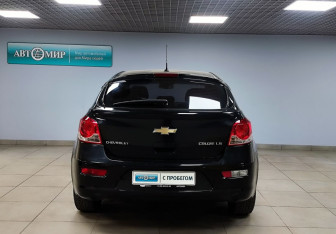 Подержанный автомобиль Chevrolet Cruze Hatchback 2012 года (6 фото)