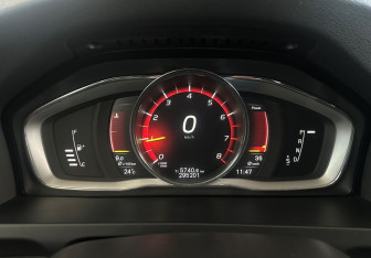 Подержанный автомобиль Volvo S60 2017 года (13 фото)
