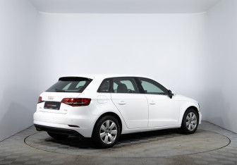 Подержанный автомобиль Audi A3 Hatchback 2016 года (5 фото)