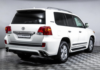 Подержанный автомобиль Toyota Land Cruiser Suv 2014 года (5 фото)