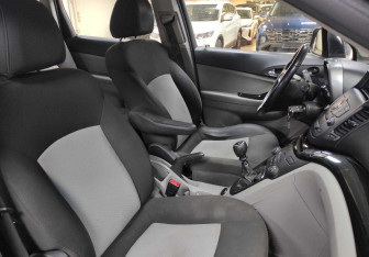 Подержанный автомобиль Chevrolet Orlando 2014 года (9 фото)