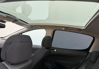Подержанный автомобиль Peugeot 308 Hatchback 2009 года (12 фото)