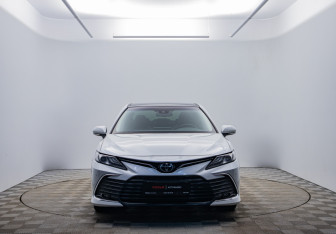 Подержанный автомобиль Toyota Camry Sedan 2023 года (2 фото)