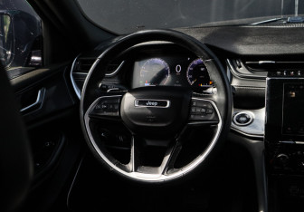 Подержанный автомобиль Jeep Grand Cherokee 2021 года (14 фото)
