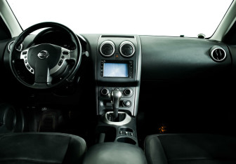 Подержанный автомобиль Nissan Qashqai 2012 года (10 фото)