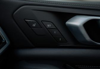 Подержанный автомобиль BMW X7 2020 года (22 фото)