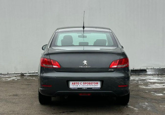 Подержанный автомобиль Peugeot 408 2014 года (6 фото)