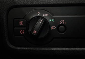 Подержанный автомобиль Volkswagen Touareg 2012 года (15 фото)