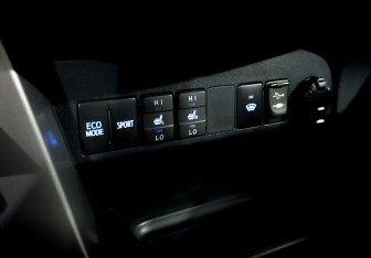 Подержанный автомобиль Toyota RAV4 2016 года (26 фото)