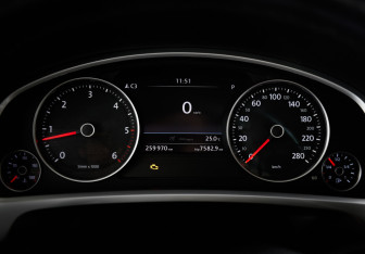 Подержанный автомобиль Volkswagen Touareg 2011 года (12 фото)