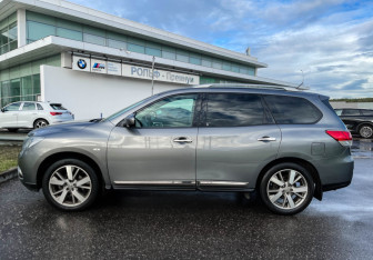 Подержанный автомобиль Nissan Pathfinder 2014 года (8 фото)