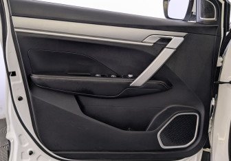 Подержанный автомобиль Geely Coolray 2023 года (19 фото)