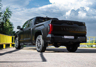 Подержанный автомобиль Toyota Tundra 2022 года (6 фото)