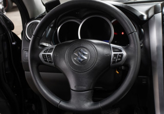 Подержанный автомобиль Suzuki Grand Vitara 2011 года (17 фото)