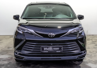 Подержанный автомобиль Toyota Sienna 2025 года (2 фото)