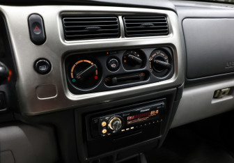Подержанный автомобиль Mitsubishi Pajero Sport 2006 года (15 фото)