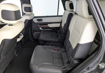 Подержанный автомобиль Toyota Sequoia 2023 года (18 фото)