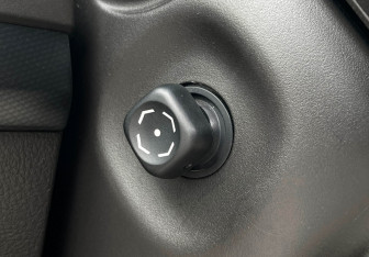 Подержанный автомобиль Toyota Land Cruiser Prado 2012 года (18 фото)