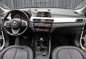 Подержанный автомобиль BMW X1 2015 года (14 фото)