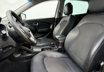 Подержанный автомобиль Hyundai ix35 2014 года (10 фото)
