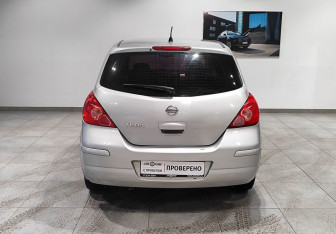 Подержанный автомобиль Nissan Tiida Hatchback 2011 года (6 фото)