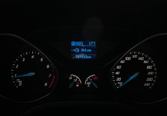 Подержанный автомобиль Ford Focus Hatchback 2013 года (11 фото)