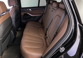 Подержанный автомобиль BMW X5 2023 года (18 фото)