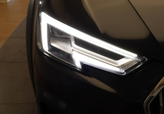 Подержанный автомобиль Audi A4 allroad 2017 года (30 фото)