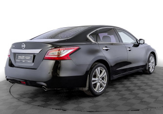 Подержанный автомобиль Nissan Teana 2014 года (5 фото)