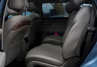 Подержанный автомобиль AITO M7 2023 года (10 фото)