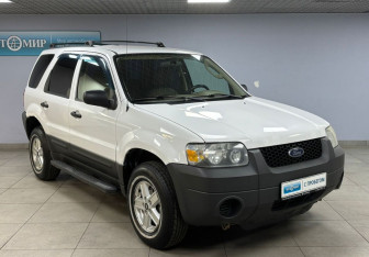 Подержанный автомобиль Ford Escape 2005 года (3 фото)