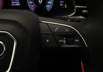 Подержанный автомобиль Audi Q8 2021 года (12 фото)