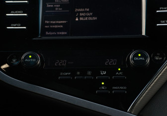 Подержанный автомобиль Toyota Camry Sedan 2018 года (14 фото)