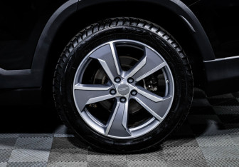 Подержанный автомобиль Geely Okavango 2024 года (15 фото)