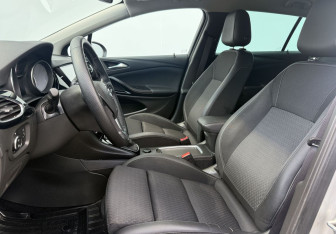 Подержанный автомобиль Opel Astra Wagon 2019 года (10 фото)