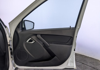 Подержанный автомобиль LADA (ВАЗ) Granta Sedan 2023 года (25 фото)