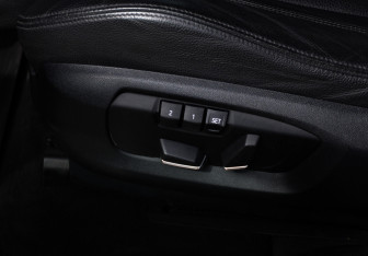Подержанный автомобиль BMW X6 2015 года (17 фото)