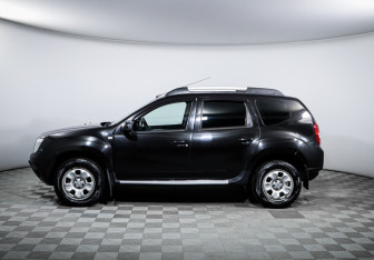 Подержанный автомобиль Renault Duster 2013 года (8 фото)