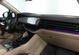 Подержанный автомобиль Volkswagen Touareg 2020 года (8 фото)