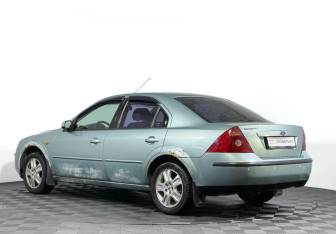 Подержанный автомобиль Ford Mondeo Sedan 2001 года (7 фото)
