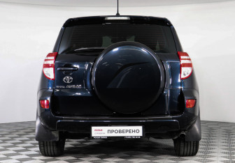 Подержанный автомобиль Toyota RAV4 2010 года (6 фото)