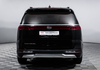 Подержанный автомобиль Kia Carnival 2020 года (6 фото)