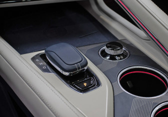 Подержанный автомобиль Zeekr 001 2023 года (16 фото)