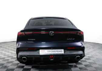 Подержанный автомобиль Changan UNI-V 2023 года (6 фото)