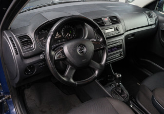Подержанный автомобиль Skoda Fabia Hatchback 2013 года (11 фото)