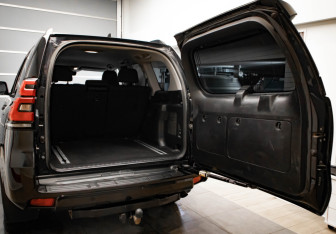 Подержанный автомобиль Toyota Land Cruiser Prado 2020 года (35 фото)